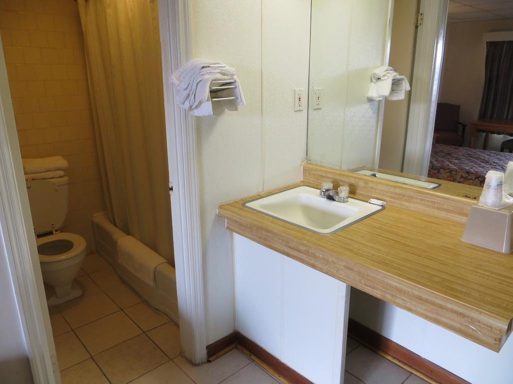 Pine Crest Motor Lodge Holly Springs Esterno foto