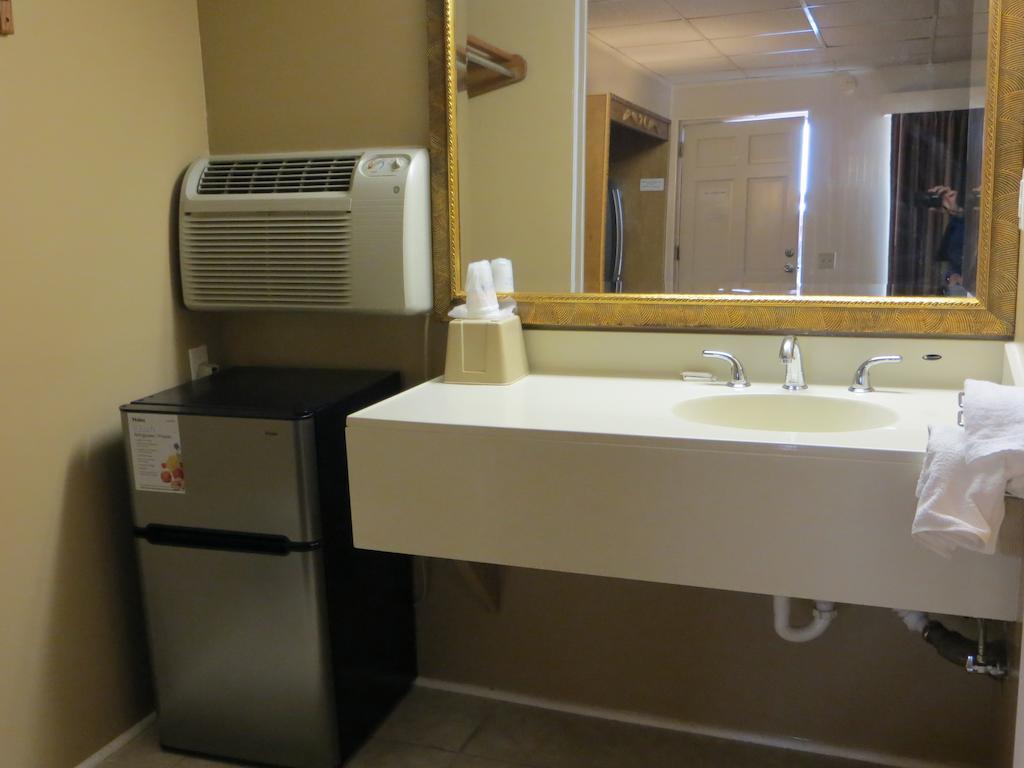 Pine Crest Motor Lodge Holly Springs Esterno foto