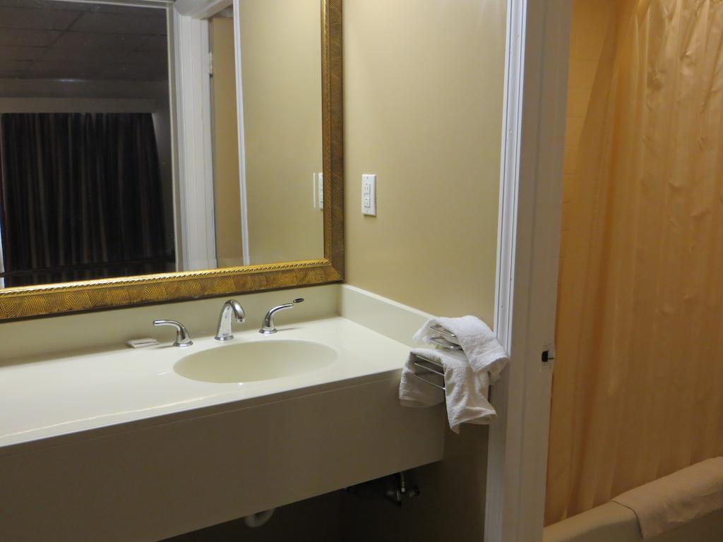 Pine Crest Motor Lodge Holly Springs Esterno foto