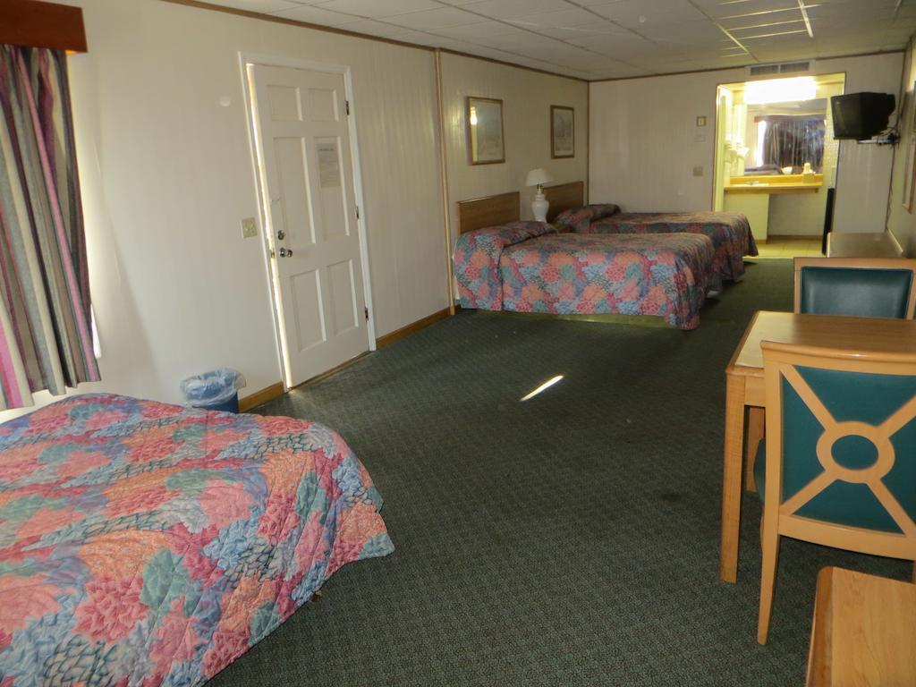 Pine Crest Motor Lodge Holly Springs Esterno foto